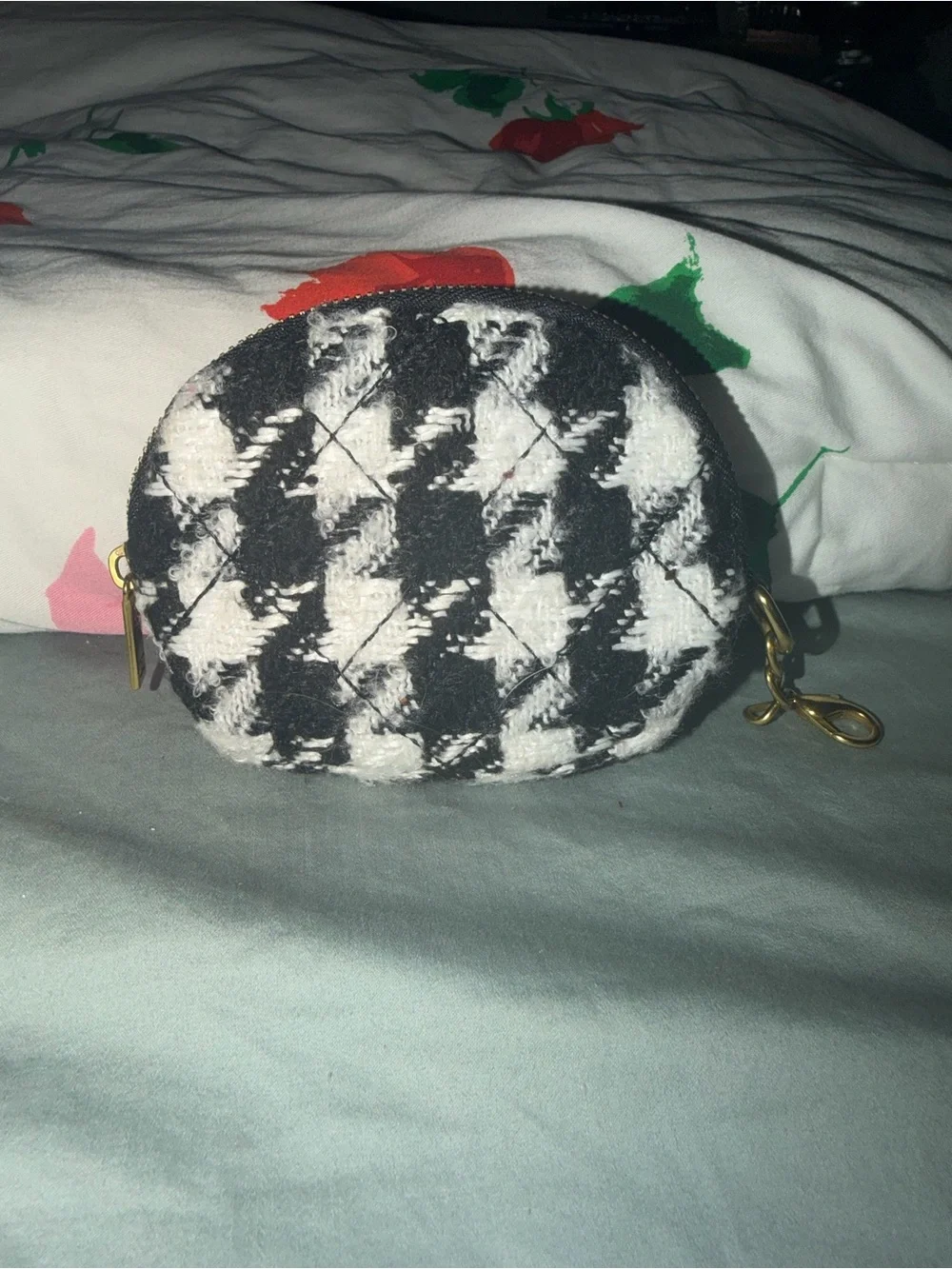 CHANEL Black & White Houndstooth Quilted Coin Pouch with Gold CC - Picture 6 of 6